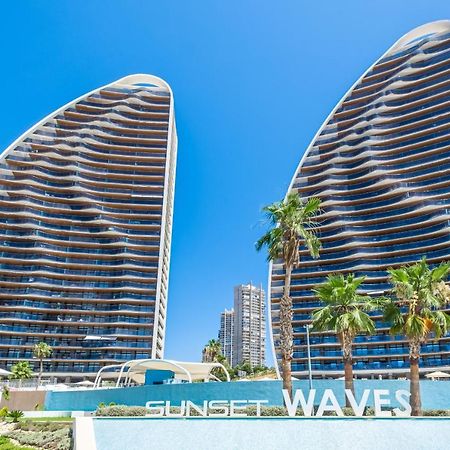 Sunset Waves Deluxe Apartments Poniente Beach Resort Benidorm Bagian luar foto