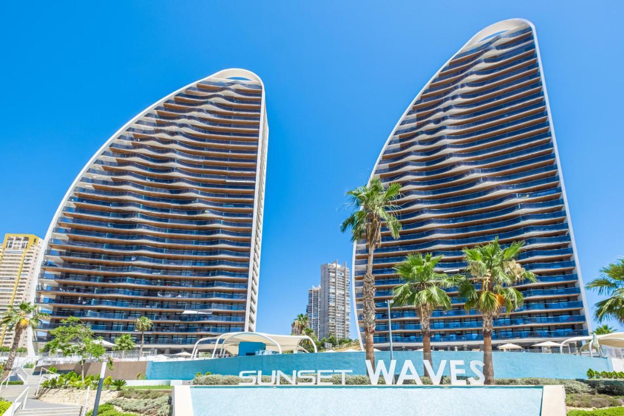 Sunset Waves Deluxe Apartments Poniente Beach Resort Benidorm Bagian luar foto