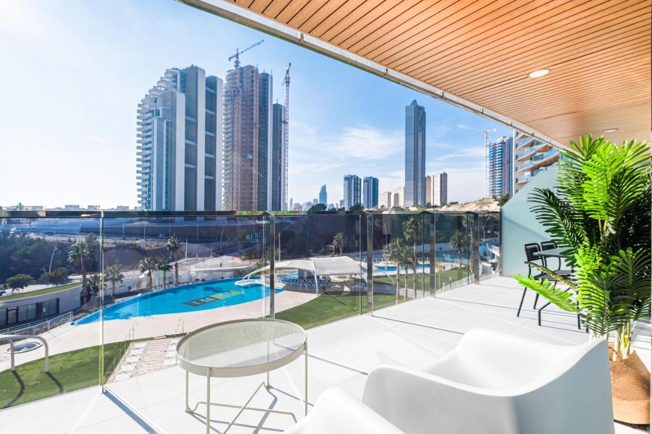 Sunset Waves Deluxe Apartments Poniente Beach Resort Benidorm Bagian luar foto