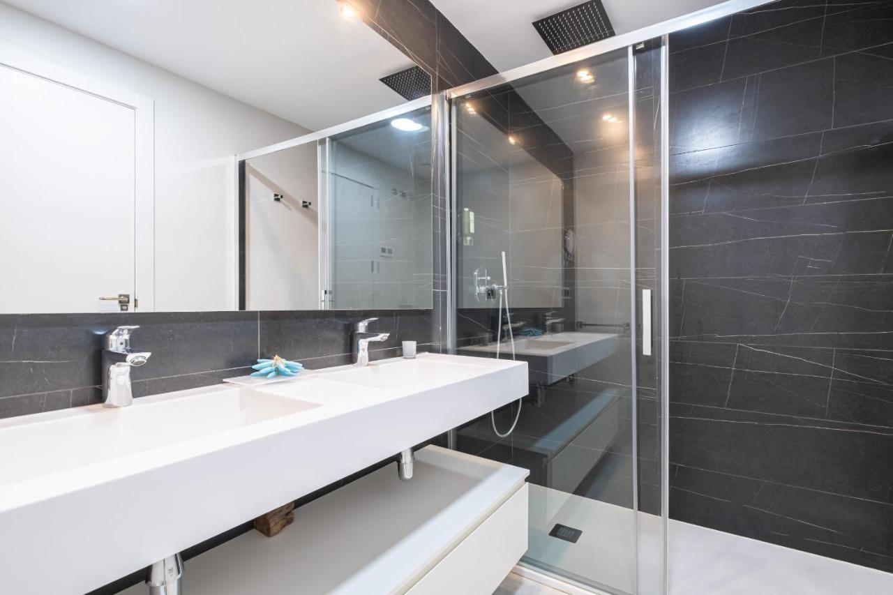 Sunset Waves Deluxe Apartments Poniente Beach Resort Benidorm Bagian luar foto