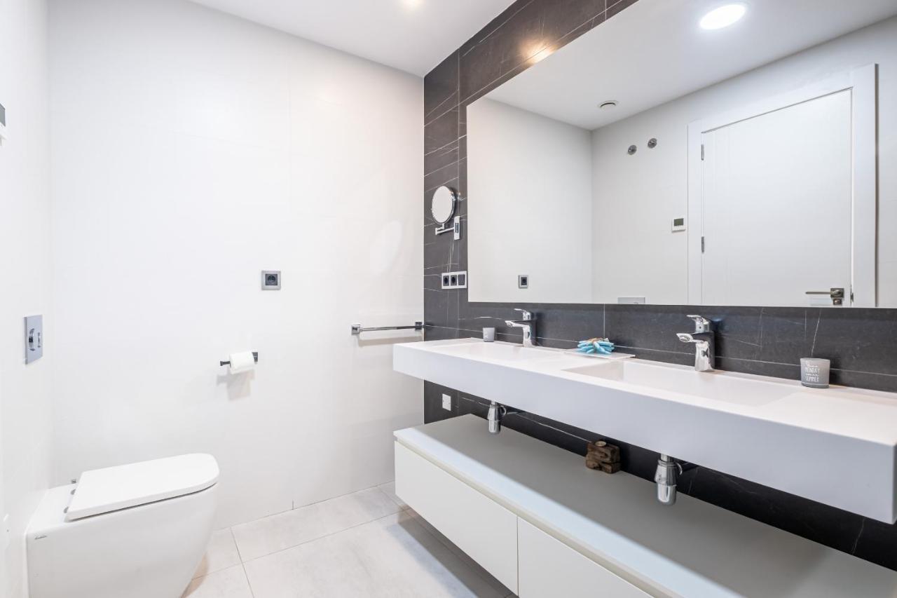 Sunset Waves Deluxe Apartments Poniente Beach Resort Benidorm Bagian luar foto