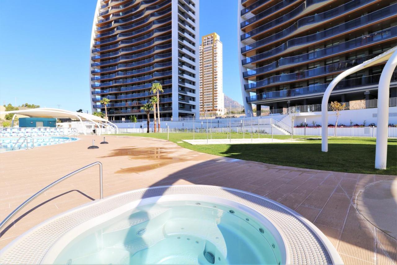 Sunset Waves Deluxe Apartments Poniente Beach Resort Benidorm Bagian luar foto