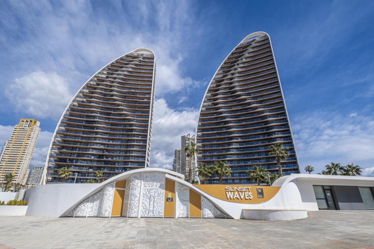 Sunset Waves Deluxe Apartments Poniente Beach Resort Benidorm Bagian luar foto