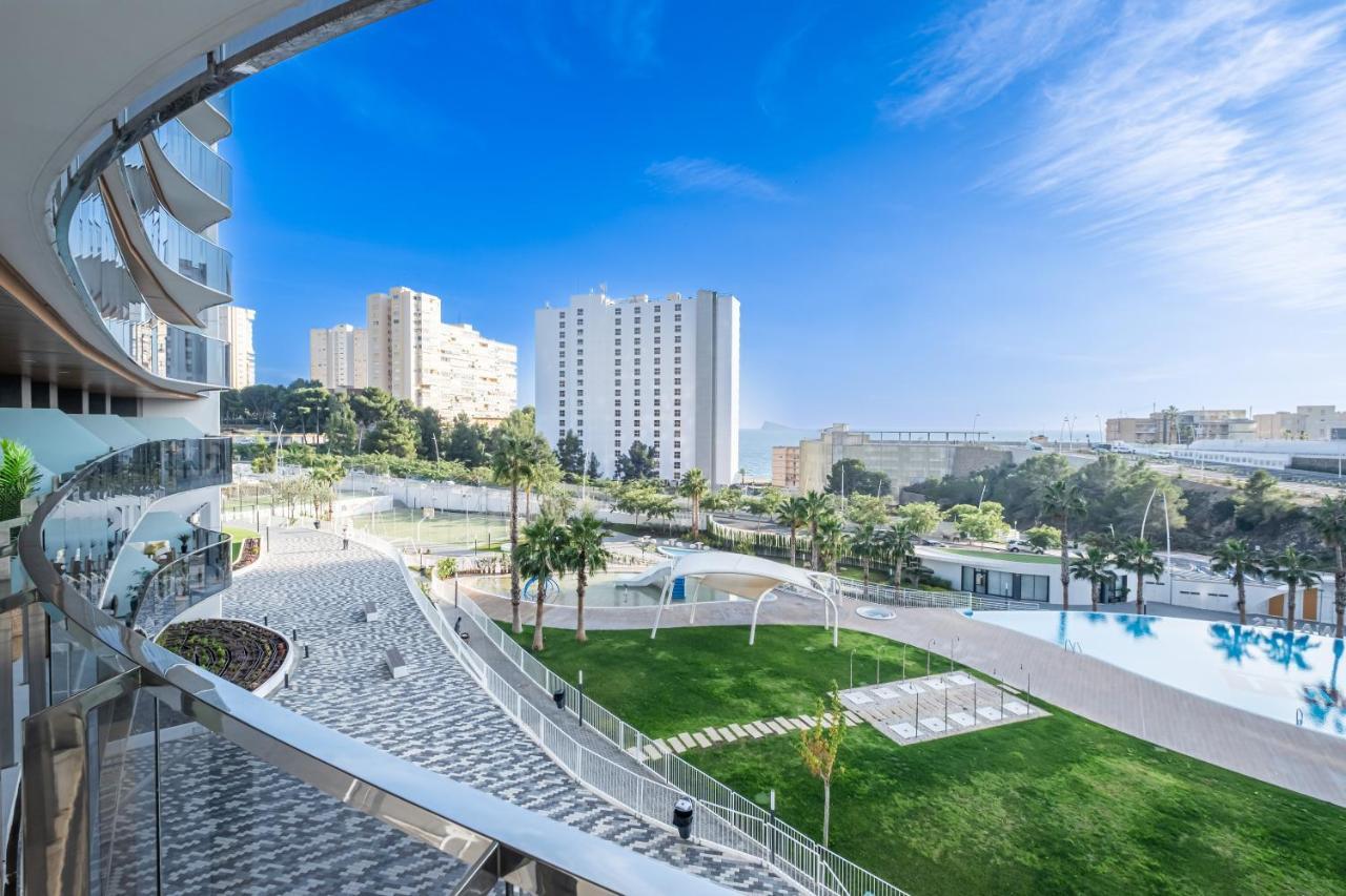 Sunset Waves Deluxe Apartments Poniente Beach Resort Benidorm Bagian luar foto