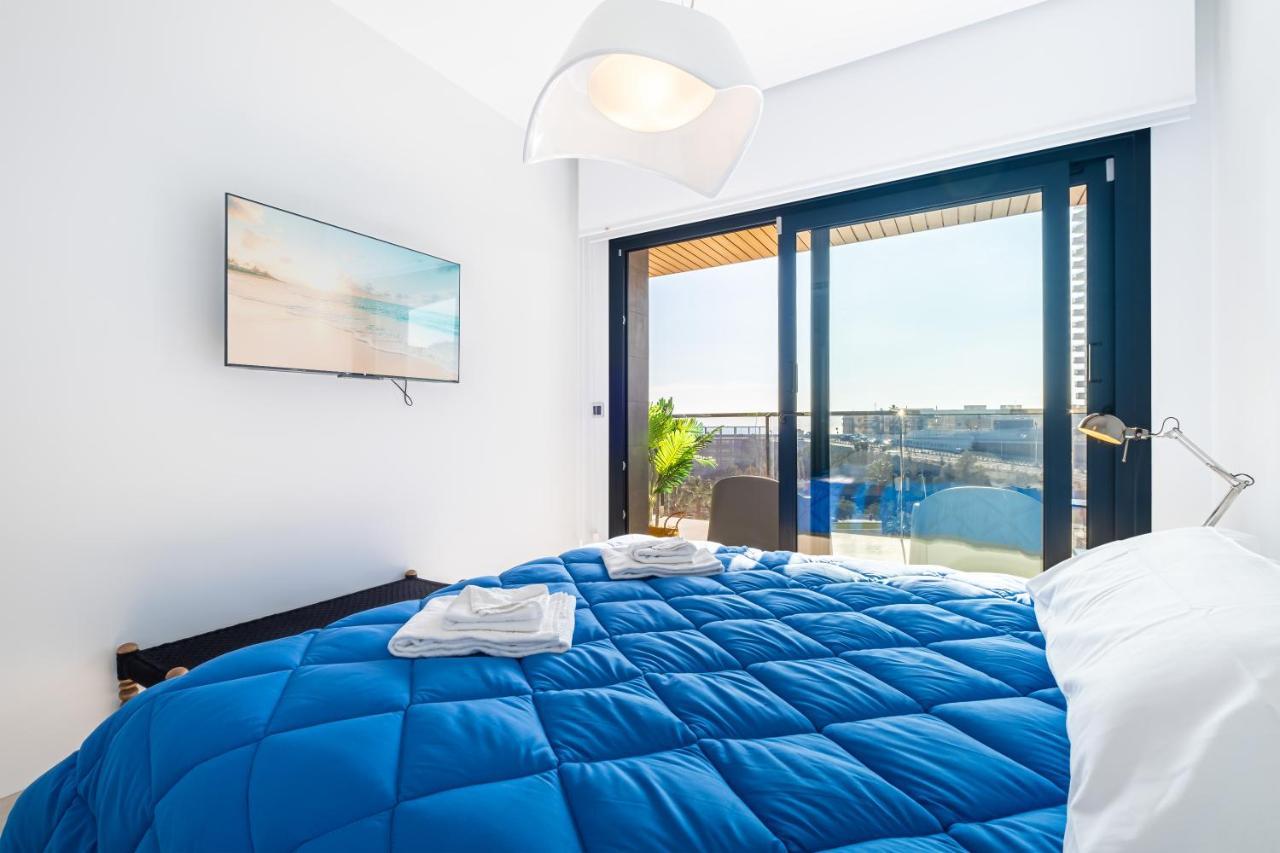 Sunset Waves Deluxe Apartments Poniente Beach Resort Benidorm Bagian luar foto